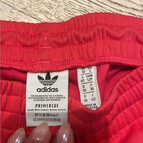 Adidas track pants in size small with zipper ankle details - Picture 2 of 4